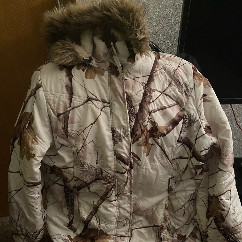 Realtree Women’s Winter Coat 1X - Fits Like A L